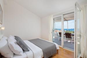 Postel nebo postele na pokoji v ubytování Sea View Apartments Tihi II + 37 fotografií