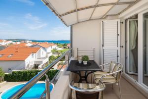 Bazén v ubytování Sea View Apartments Tihi II nebo v jeho okolí