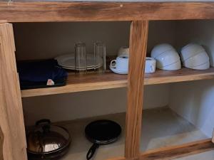 אביזרים להכנת קפה ותה ב-The Surf Access Guest House