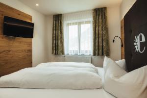 Posteľ alebo postele v izbe v ubytovaní Hotel Edelweiss Superior