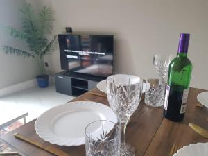 TV a/nebo společenská místnost v ubytování Glamorous Glamping