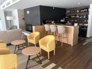 a restaurant with chairs and a bar with a counter at Rupestre Arts Hotel Ródão in Vila Velha de Ródão