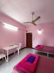 Voodi või voodid majutusasutuse Coconut Room Love&Light 2km to AirportTrain BTS-ThongloEkamai toas