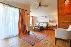 Zona d'estar a La Boheme Kabak Adults Only
