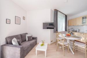 Kuchyňa alebo kuchynka v ubytovaní Apartament z balkonem Lazur 250m od morza