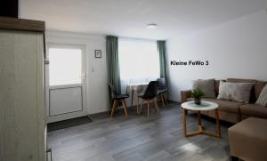 Ein Sitzbereich in der Unterkunft Bernsteinbäder Zimmer