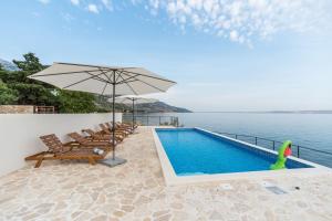 Bazén v ubytovaní Luxury Villa Solis alebo v jeho blízkosti