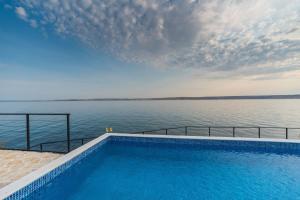Bazén v ubytovaní Luxury Villa Solis alebo v jeho blízkosti