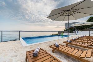 Bazén v ubytovaní Luxury Villa Solis alebo v jeho blízkosti