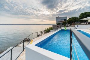 Bazén v ubytovaní Luxury Villa Solis alebo v jeho blízkosti