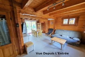 Χώρος καθιστικού στο A BIAS Chalet 4 à 6 Personnes Entièrement Climatisé Chargeur VE 7kw-Wifi-Balnéo et Piscine