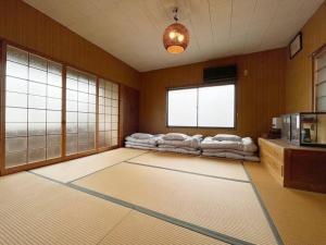 1棟貸切宿 木曽家旅館 しまなみ海道最初の島 supported by COCOSTAY客房内的一张或多张床位