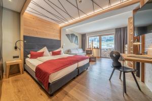Postel nebo postele na pokoji v ubytování Hotel Salzburger Hof Leogang
