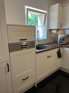 Kuchyň nebo kuchyňský kout v ubytování Exklusive Ferienwohnung mit 3 Schlafzimmern und 2 Bädern! + 29 fotografií