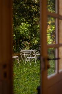Manoir de Laroque Delprat外面的花园