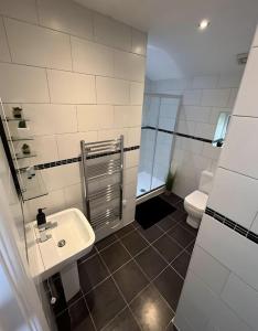 Gallery image of 2 Bed Apartment, close to City Centre, Principality Stadium in Cardiff +17 photos