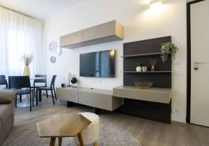 a living room with a tv on a wall at 2 Bed Apartment Sleeps 4 - En-Suite Bath -Tv -WiFi in Asti