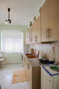 Η κουζίνα ή μικρή κουζίνα στο Thimios Rooms