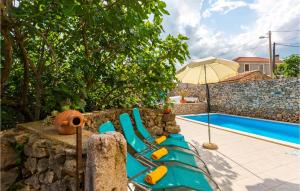 Der Swimmingpool an oder in der Nähe von Villa Ala