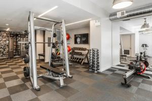 The fitness centre and/or fitness facilities at Mt Vernon Studio w Pool WD Gym nr Metro WDC-530