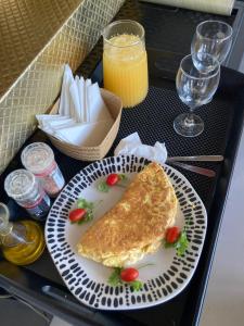 Makanan di atau berdekatan hotel