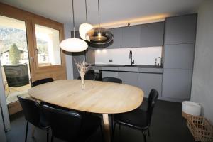 Η κουζίνα ή μικρή κουζίνα στο Residenza Lagrev 3 Zimmerwohnung Nr 205 - Typ 30A - 2 Etage - S O