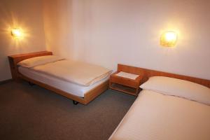 Postel nebo postele na pokoji v ubytování Residenza Lagrev 1 1 2 Zimmerwohnung Nr 011 - Typ 15A - Hochparterre - N W