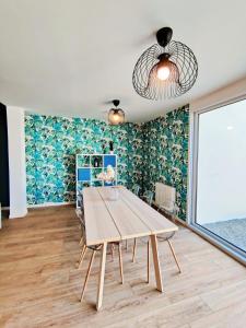 Photo de la galerie de l'établissement Chambre Arvor avec salle de bains privative dans une résidence avec salon et cuisine partagés, à Brest