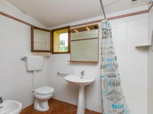 Kúpeľňa v ubytovaní Holiday Home Grilli by Interhome