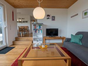 Televisyen dan/atau pusat hiburan di Holiday Home Sophia by Interhome