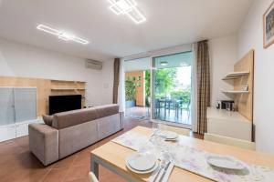 a living room with a couch and a table at Casa Vacanze Blue Lake in Padenghe sul Garda