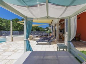Ein Balkon oder eine Terrasse in der Unterkunft Holiday Home Villa Amaii by Interhome