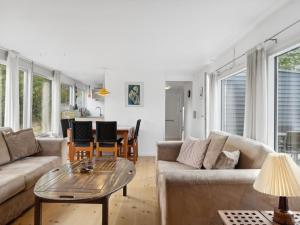 Posezení v ubytování Holiday Home Hannelore - 700m from the sea by Interhome