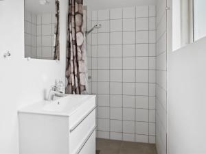 Koupelna v ubytování Holiday Home Hannelore - 700m from the sea by Interhome