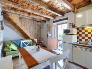 Kuchyň nebo kuchyňský kout v ubytování Holiday Home Pinia I by Interhome