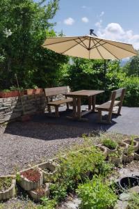 Ein Garten an der Unterkunft Apartment Meran-1 by Interhome