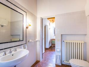 Kúpeľňa v ubytovaní Apartment Cellole - Torretta - CTC153 by Interhome