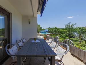 Balkon lub taras w obiekcie Apartment Laura by Interhome