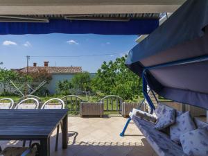 Balkon lub taras w obiekcie Apartment Laura by Interhome