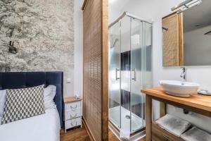 Koupelna v ubytování Hôtel Parc Mazon-Biarritz + 37 fotografií
