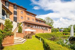 a hotel with a fountain in front of a building at Crowne Plaza Solihull by IHG in Solihull