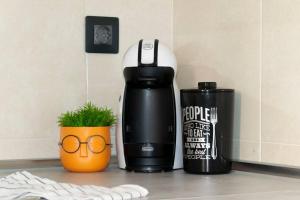 a coffee maker on a counter next to a coffee pot and glasses at Precioso Estudio junto a la catedral in Burgos