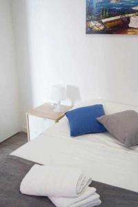 Łóżko lub łóżka w pokoju w obiekcie Comodo y agradable estudio en Madrid centro A6