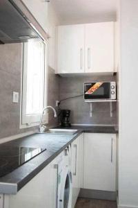 Kuchnia lub aneks kuchenny w obiekcie Comodo y agradable estudio en Madrid centro A6