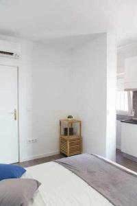 Łóżko lub łóżka w pokoju w obiekcie Comodo y agradable estudio en Madrid centro A6
