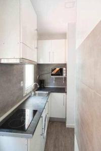 Kuchnia lub aneks kuchenny w obiekcie Comodo y agradable estudio en Madrid centro A6