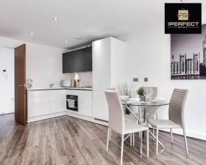 a kitchen and dining room with a table and chairs at Luxe Modern Apartment By Your Perfect Stay Short Lets Birmingham in Birmingham