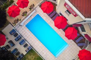 Piscina di Authentic by balladins Dijon / Marsannay-la-Côte o nelle vicinanze