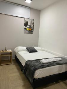a bedroom with two beds and a picture of a bus at PRIMAVERA LIVING in Medellín