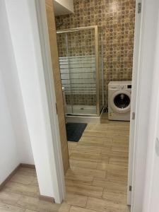 a bathroom with a washing machine and a washer at Anda2 in Mamaia